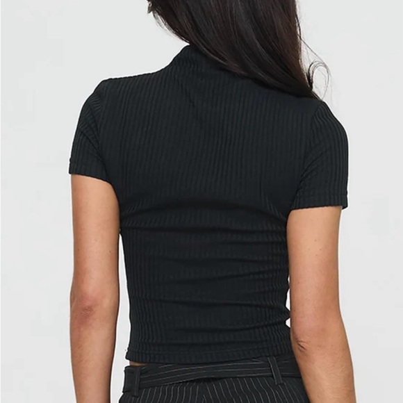 Princess Polly size 2 black keyhole shirt! Fun for fall. - Picture 2 of 3